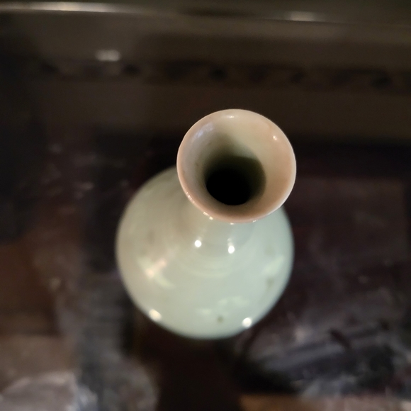 Antique Celadon Korean "Thousand Cranes" 6 1/4" Vase Signed - Picture 6 of 11